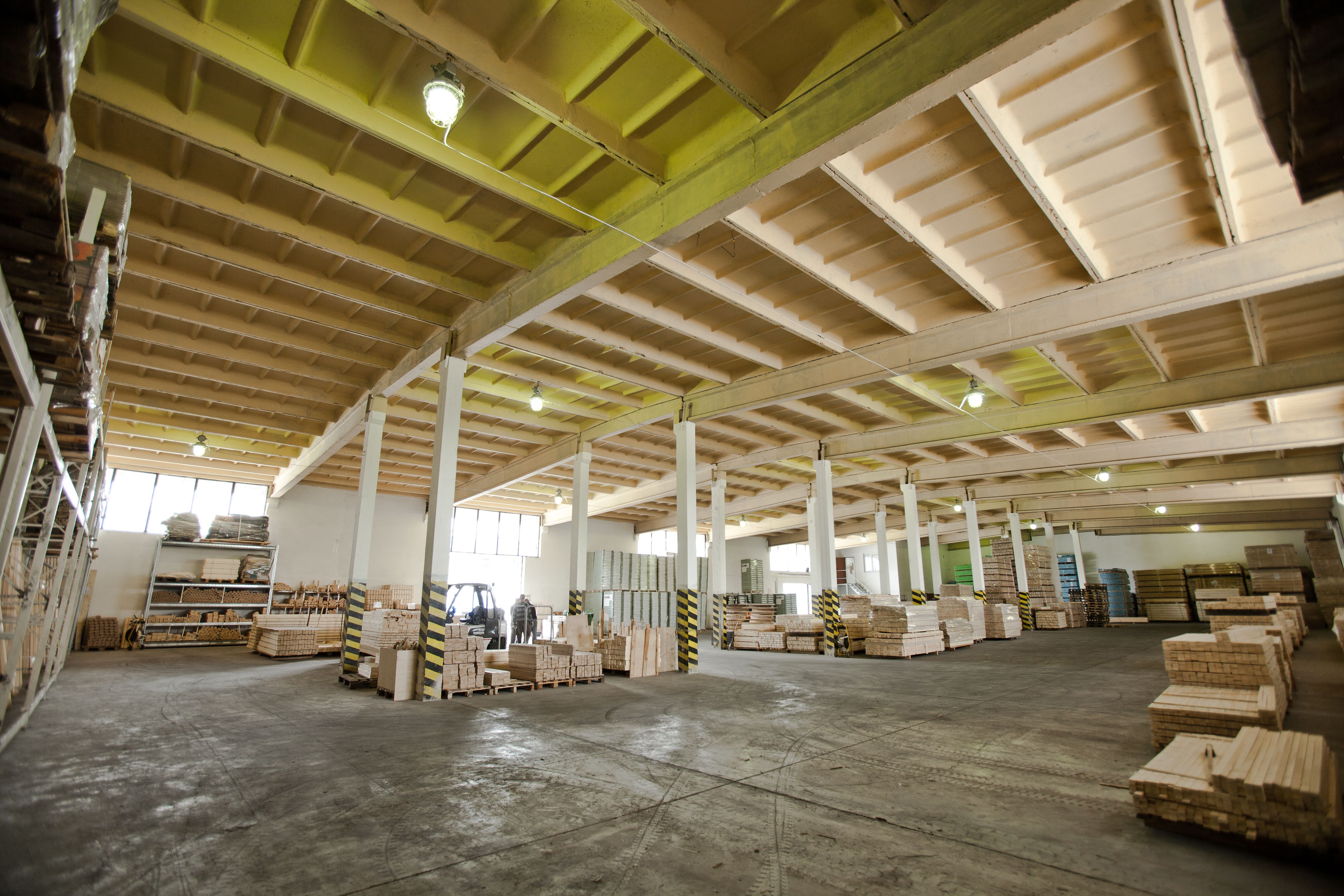 Zdjęcie wnętrza magazynu w Górze Kalwarii