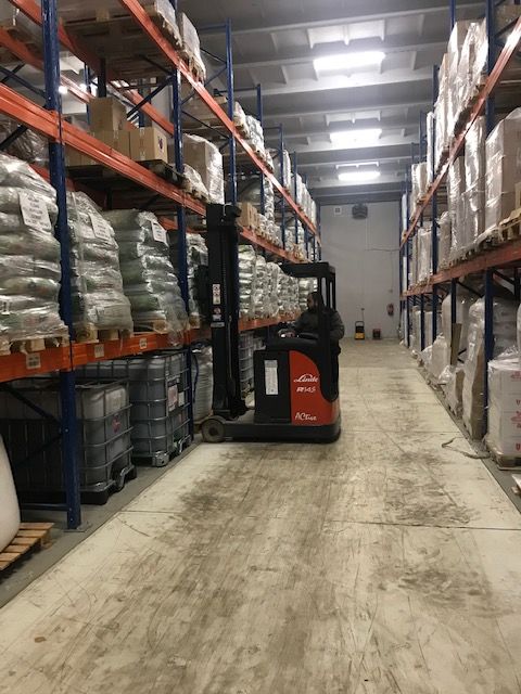 Zdjęcie wnętrza magazynu w Górze Kalwarii