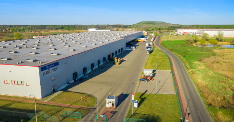 Zdjęcie magazynu POV z zewnątrz