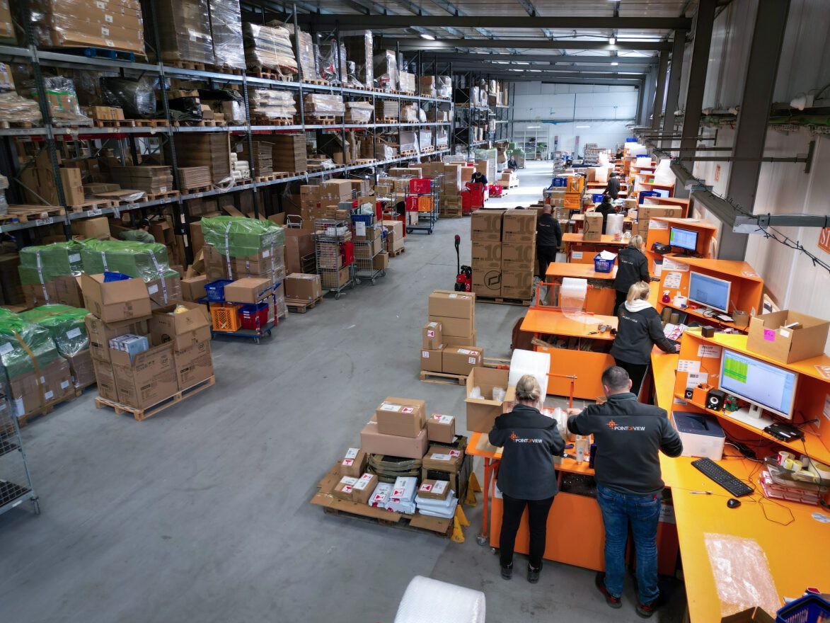 Zdjęcie pracowników POV na hali