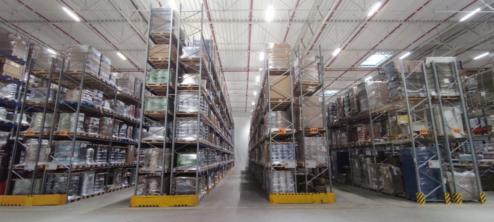 Zdjęcie z wewnątrz magazynu w Łubnej