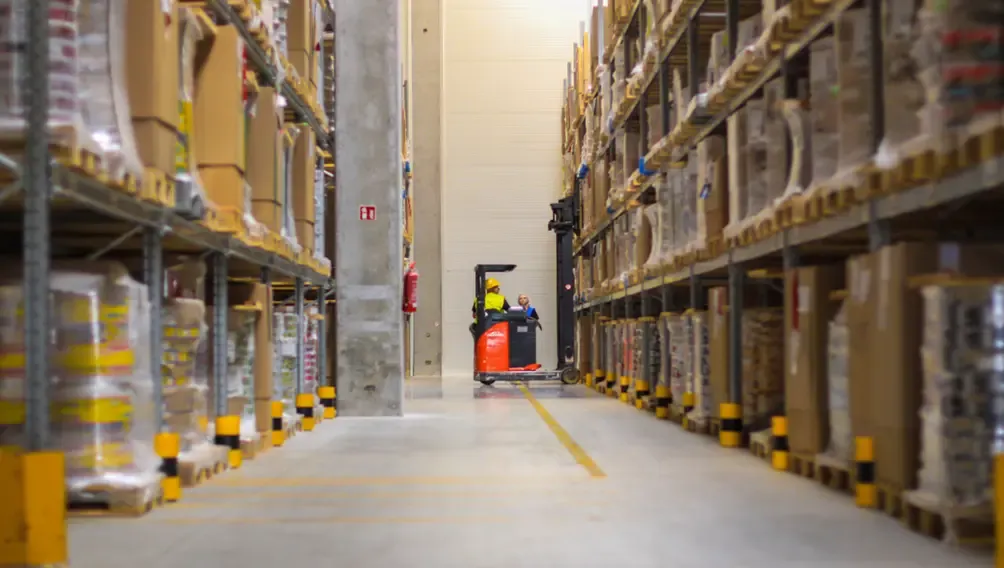 Zdjęcie z wewnątrz magazynu w Łubnej