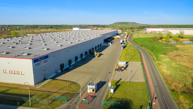 Zdjęcie magazynu Łubna z zewnątrz